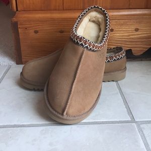 BRAND NEW UGG SLIPPERS